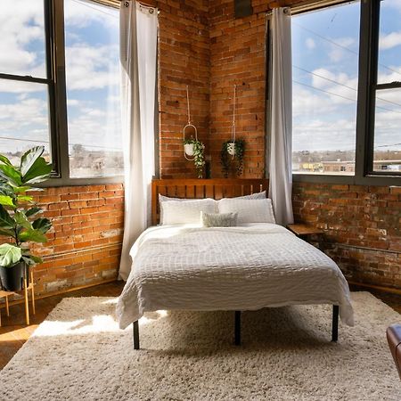 420 Friendly Canada Bridge View Loft Downtown Free Parking Детройт Екстериор снимка