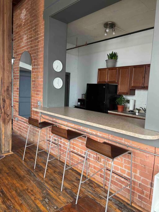 420 Friendly Canada Bridge View Loft Downtown Free Parking Детройт Екстериор снимка
