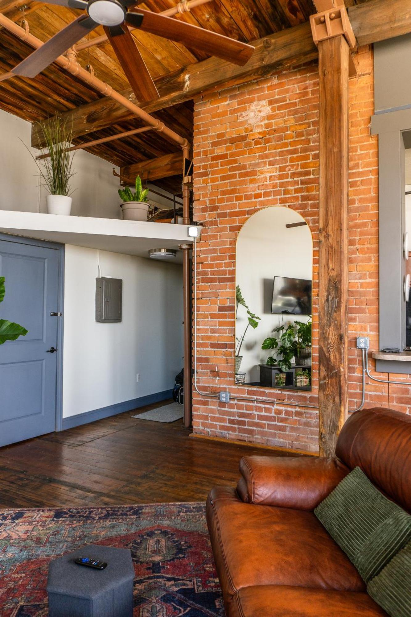 420 Friendly Canada Bridge View Loft Downtown Free Parking Детройт Екстериор снимка