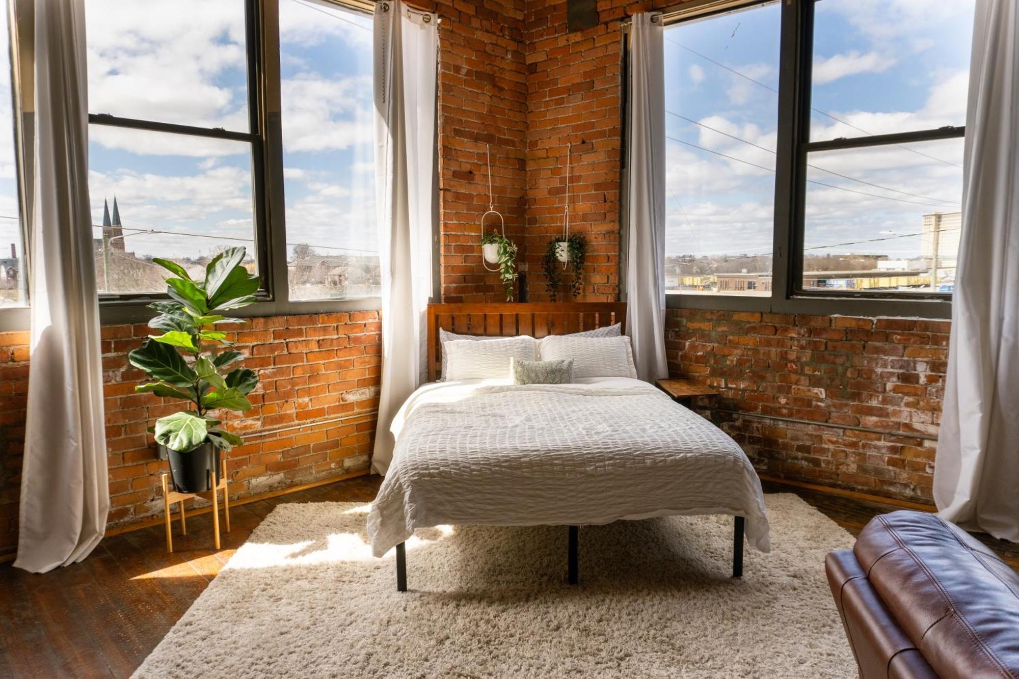 420 Friendly Canada Bridge View Loft Downtown Free Parking Детройт Екстериор снимка